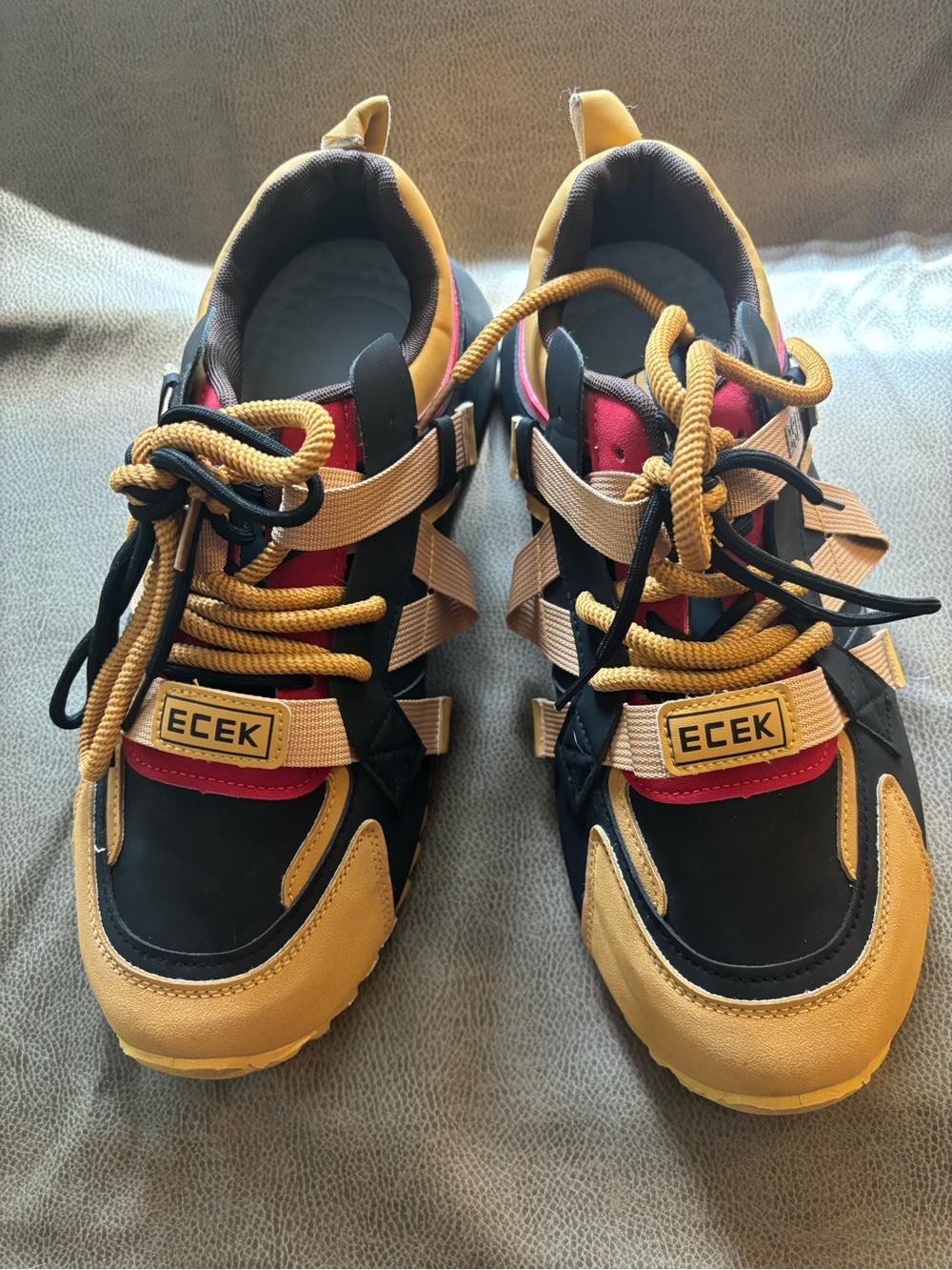 Ecek Men’s Casual Yellow & Black Sneakers